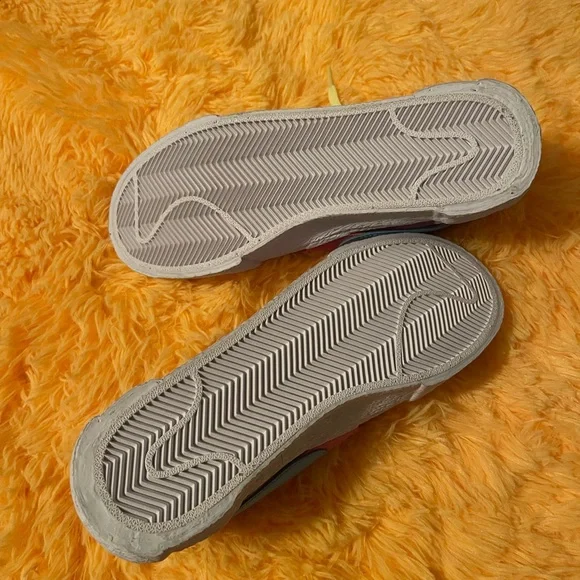 BRAND NEW, never been worn. KAWS X SAKIA X NIKE - Picture 4 of 8